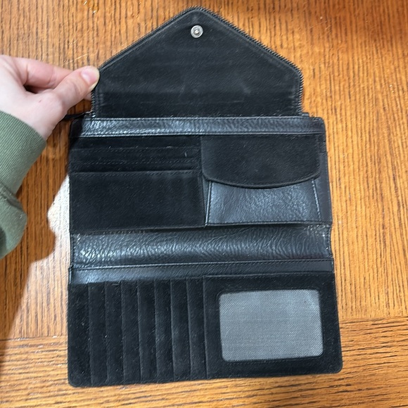 Matt & Nat Black trifold wallet - Picture 3 of 8